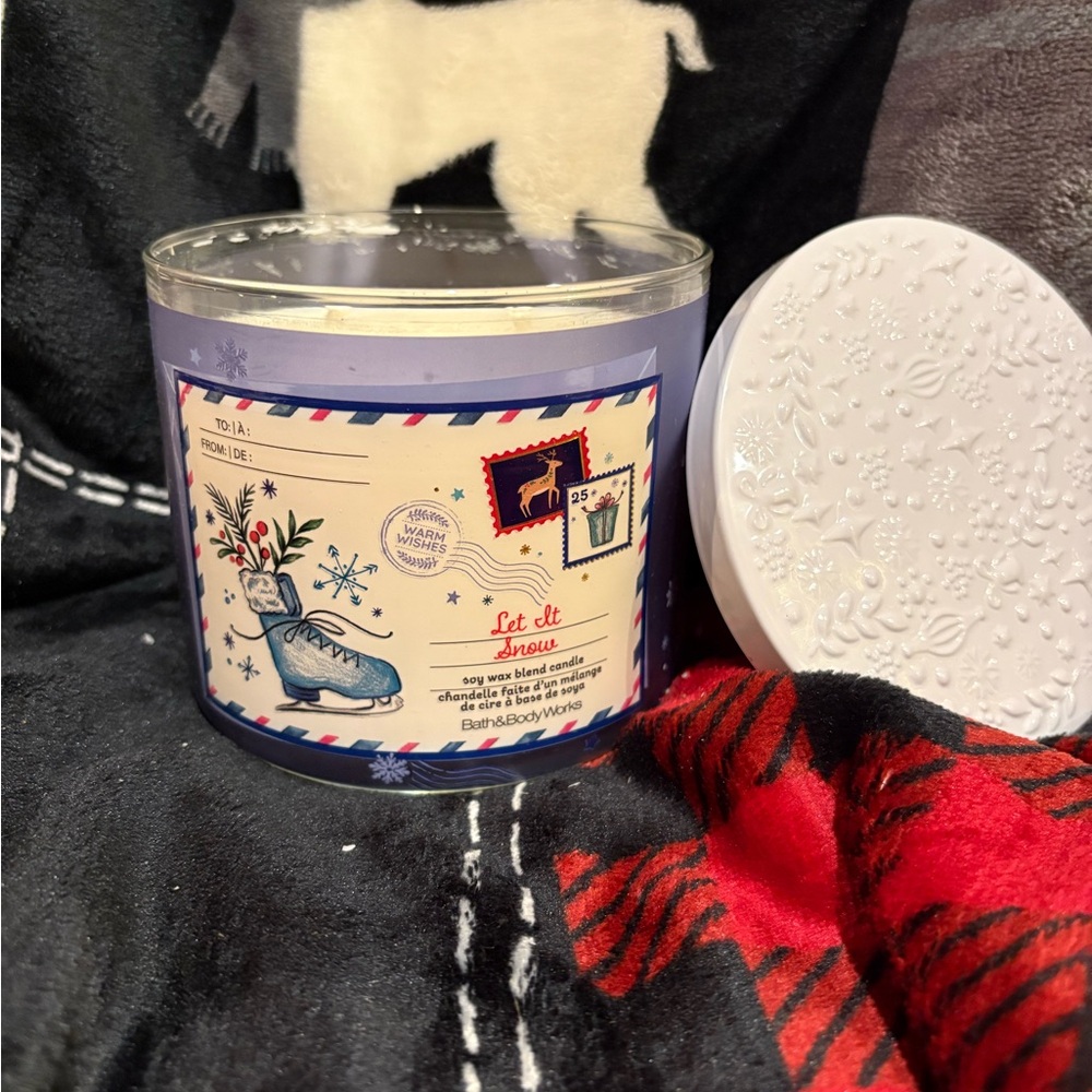 Bath & Body Works Let It Snow Candle - Lavender